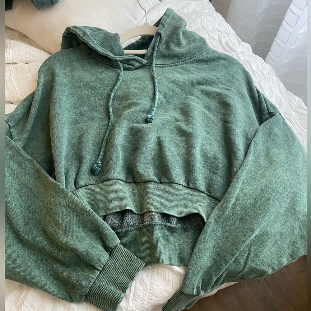 Cropped hoodie